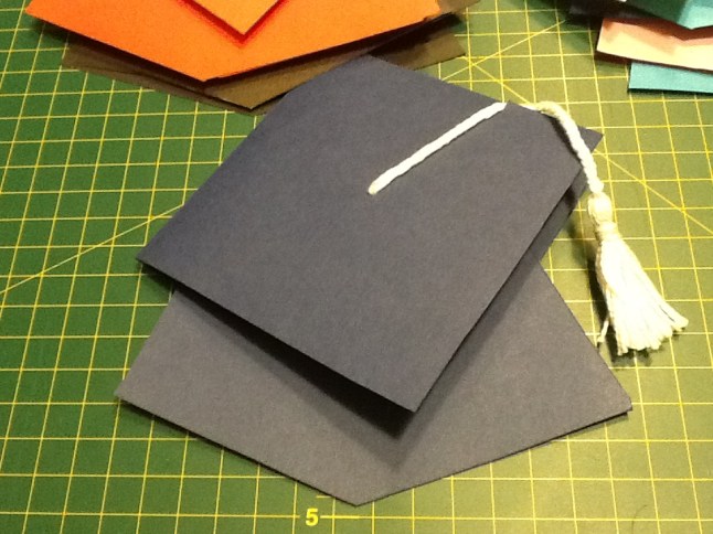 Birrete de cartulina