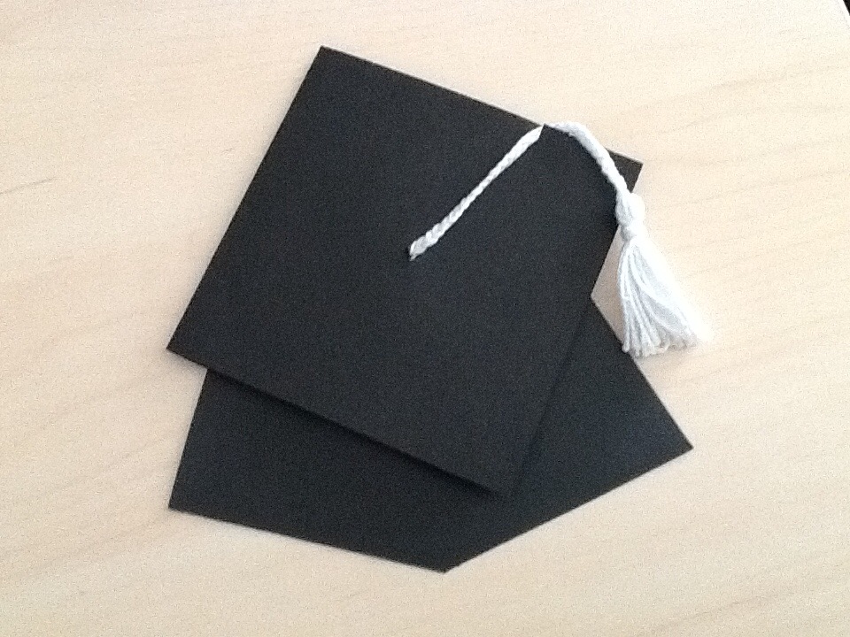 Como hacer una tarjeta de un birrete de&nbsp;graduación