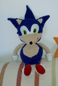 Sonic amigurumi