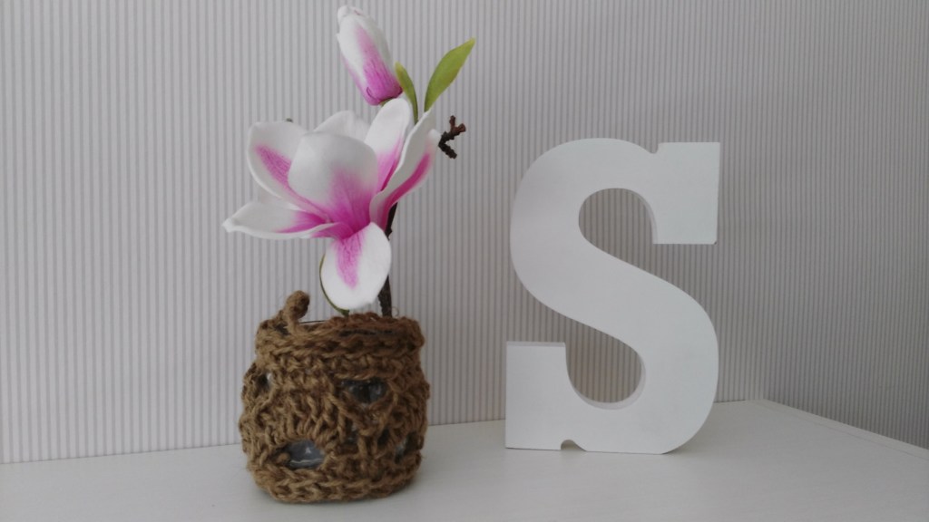 Funda decorativa a ganchillo para botes de&nbsp;cristal