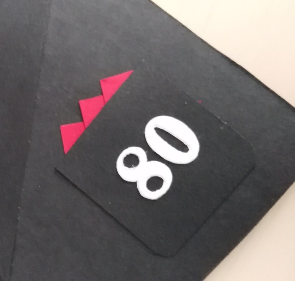 Cómo hacer una tarjeta de cumpleaños con chaqueta de&nbsp;papel