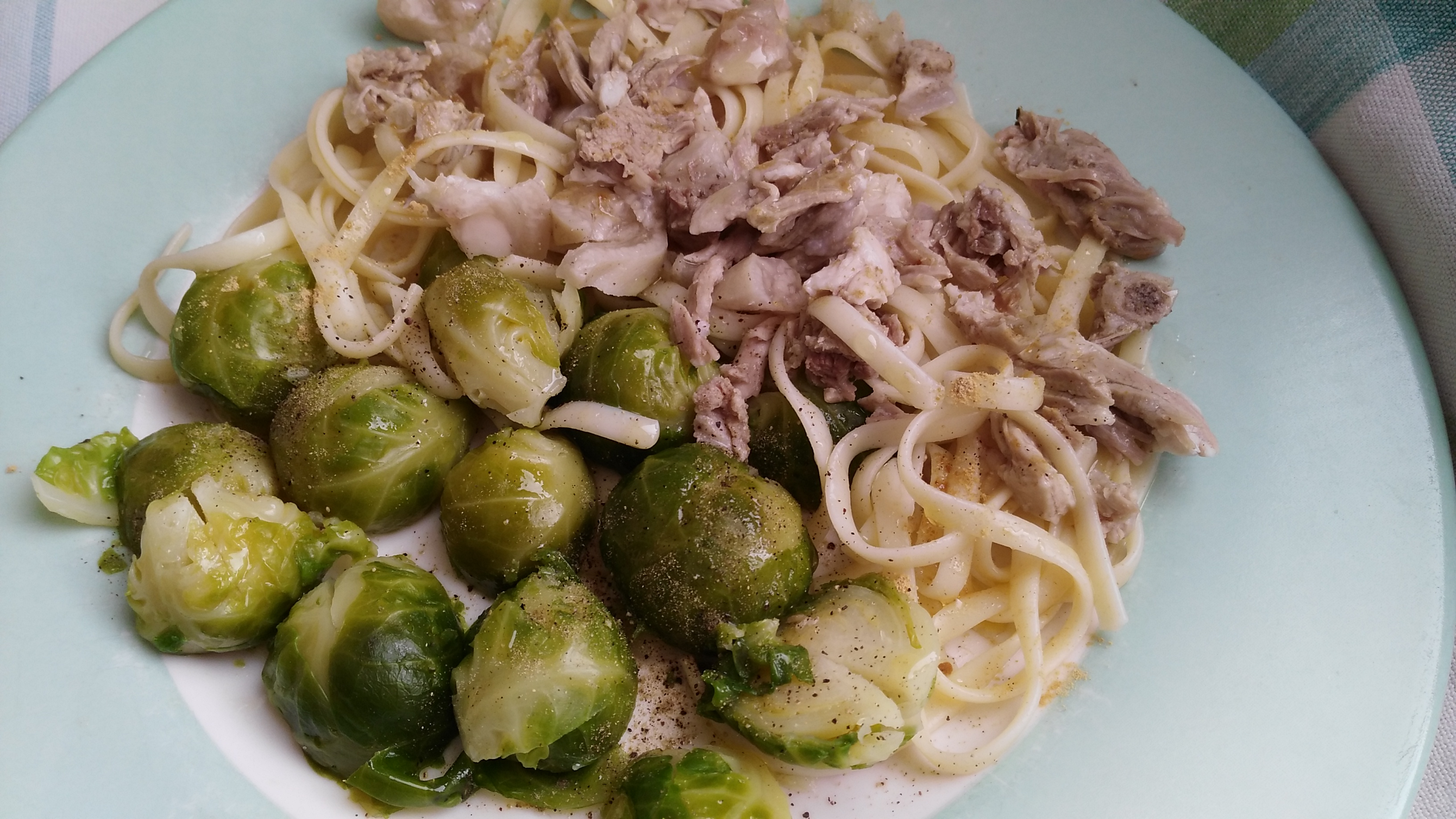 Coles de Bruselas con pasta