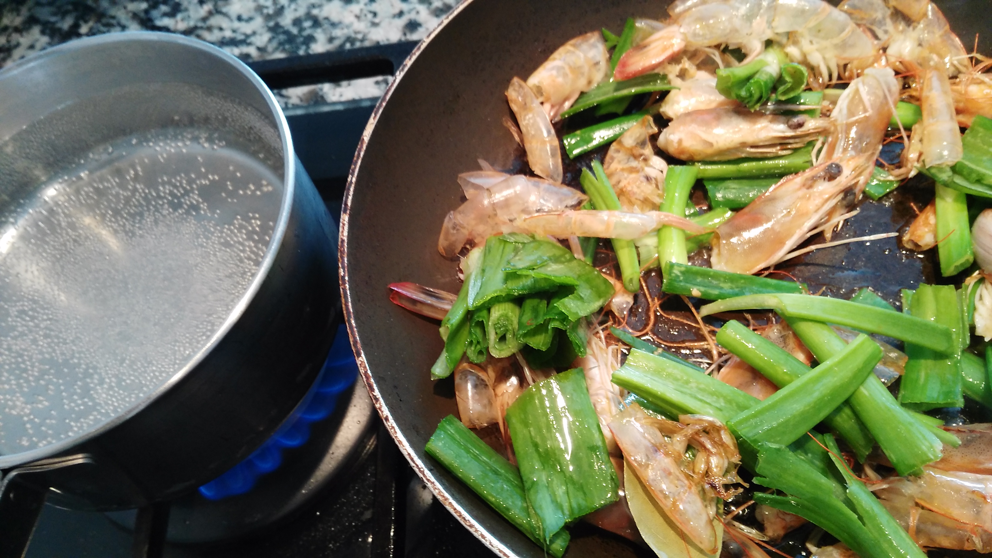 Alubias con langostinos