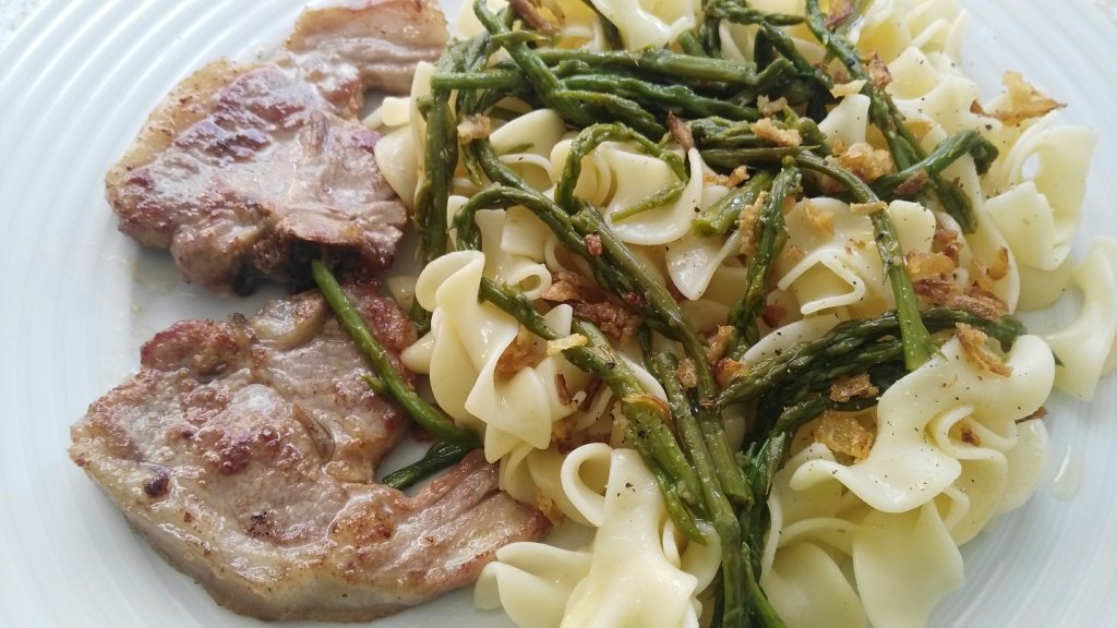 Pasta con cordero y espárragos, menú&nbsp;diario