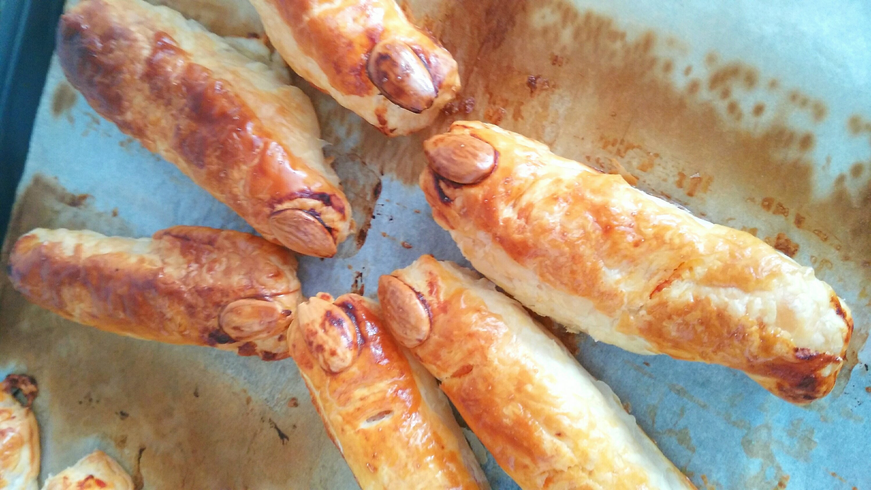 Dedos de bruja de hojaldre, un aperitivo para halloween