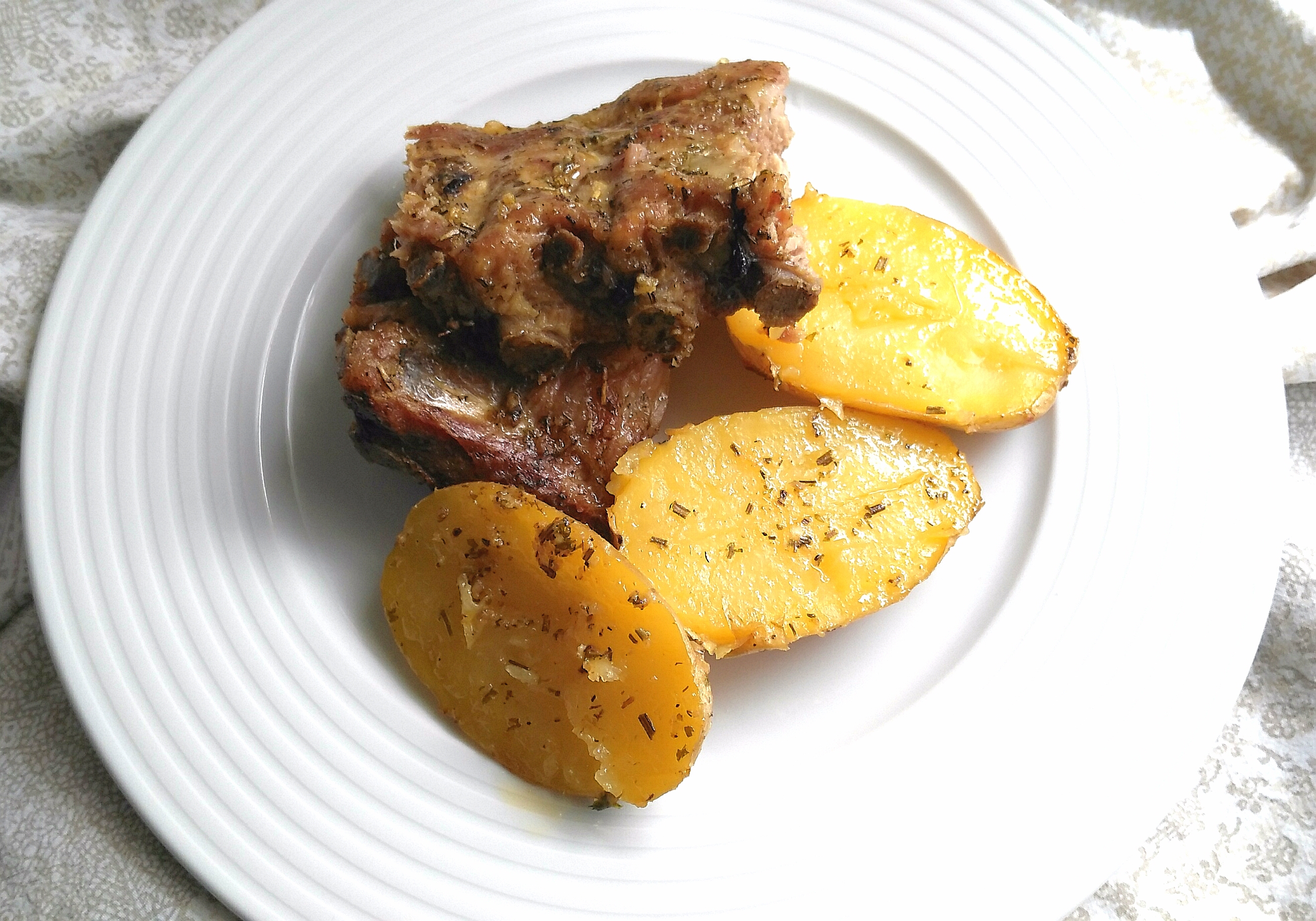 Costillar adobado al horno