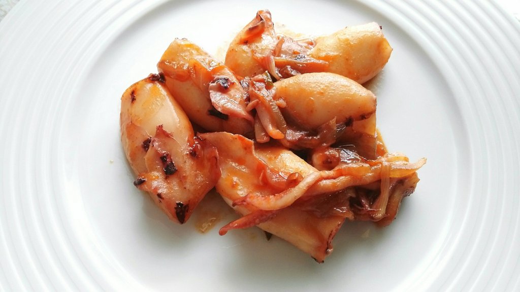 Calamares encebollados