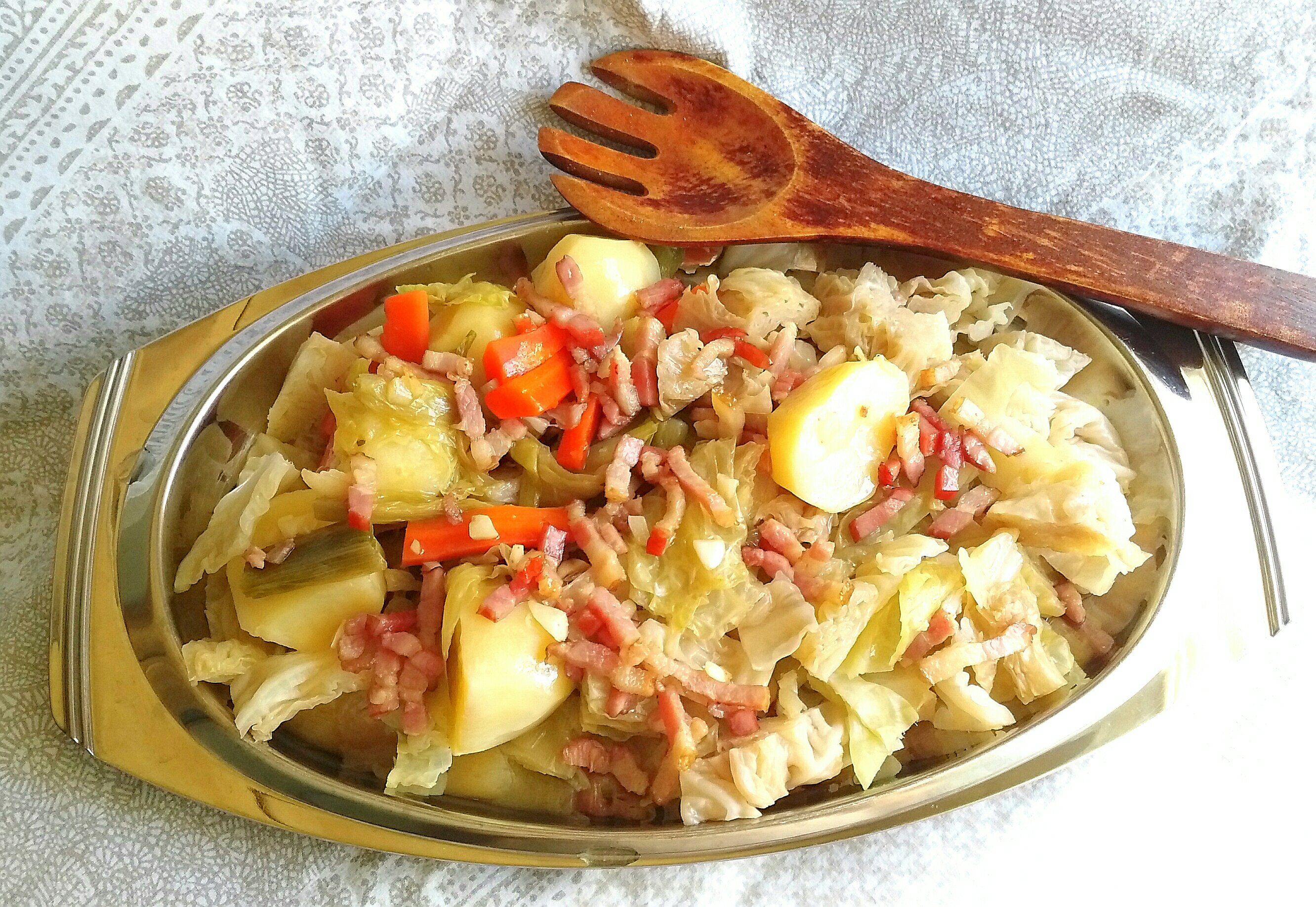 Receta de col y patata con taquitos de beicon. Monsieur Cuisine