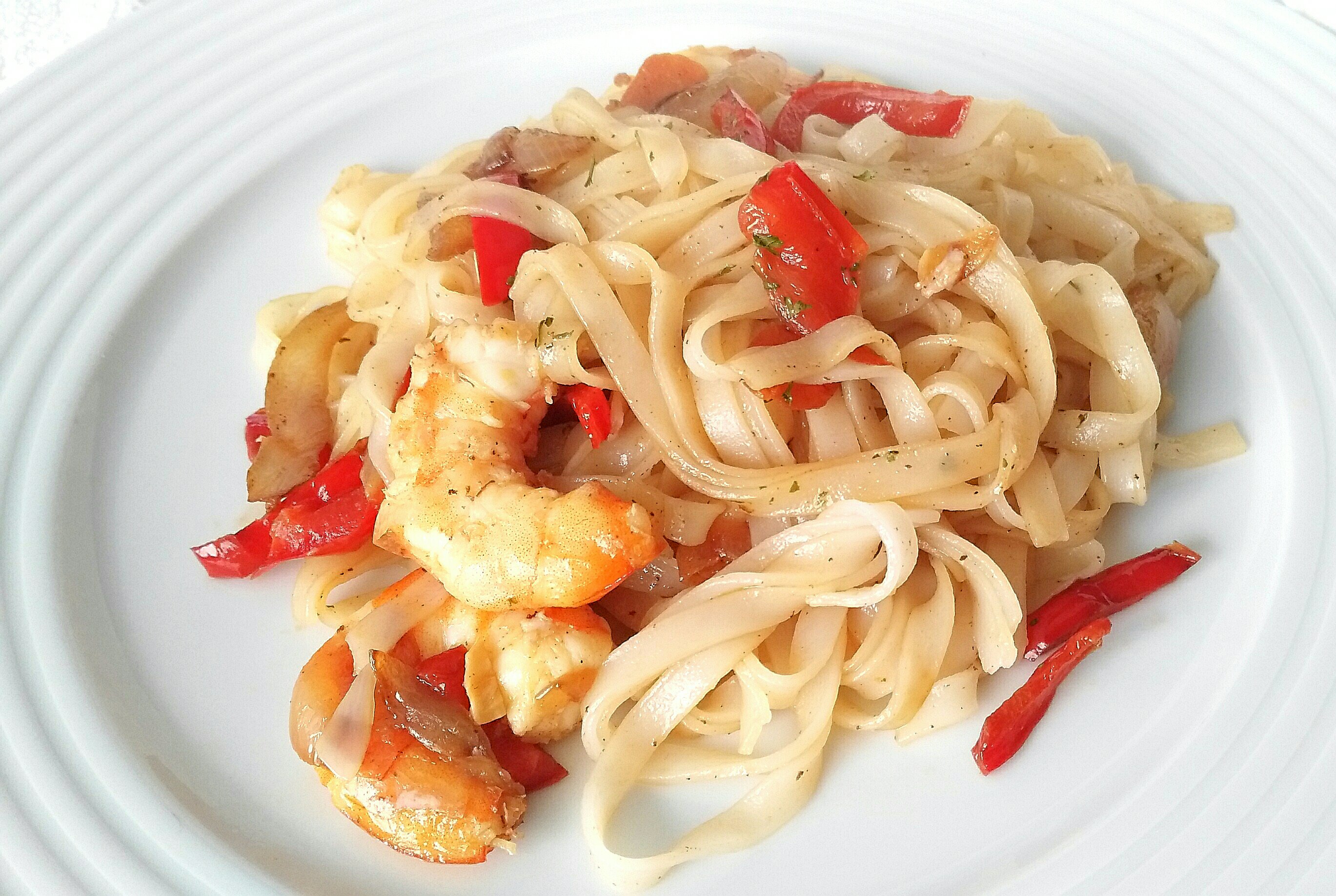 Noodles de arroz con langostinos