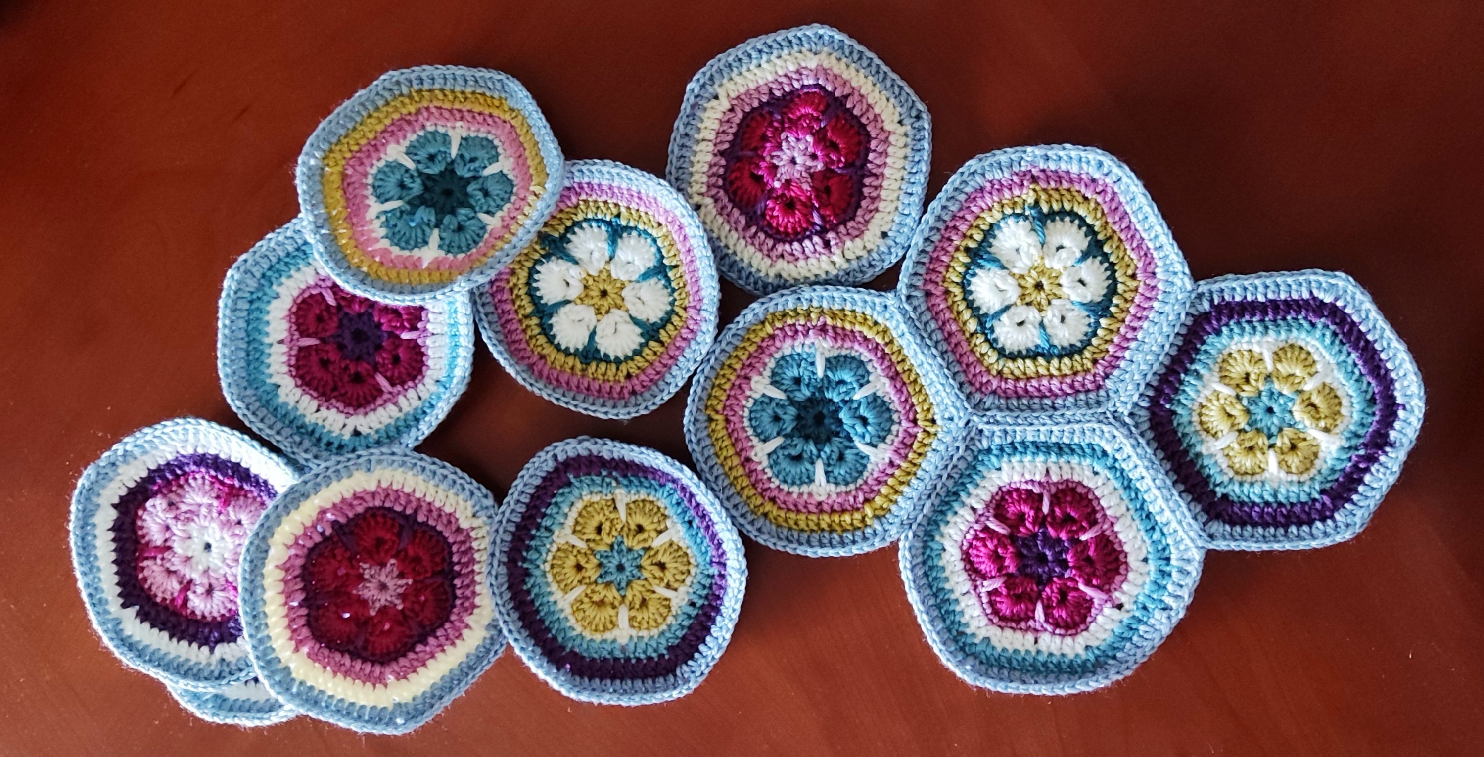 Flores africanas a ganchillo para una pequeña manta