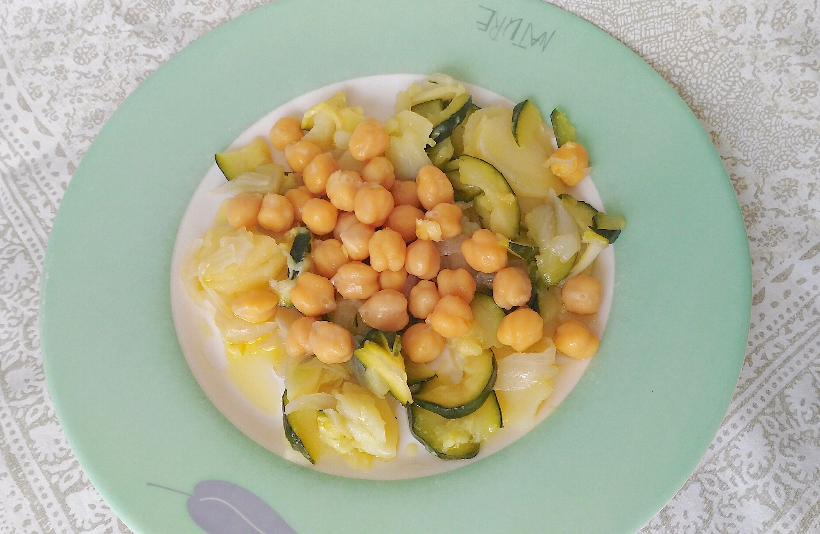 Receta de Calabacín con garbanzos al microondas para tu menú diario