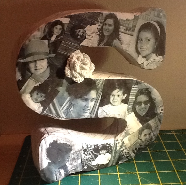 Letra de cartón con fotografías, regalo de&nbsp;aniversario