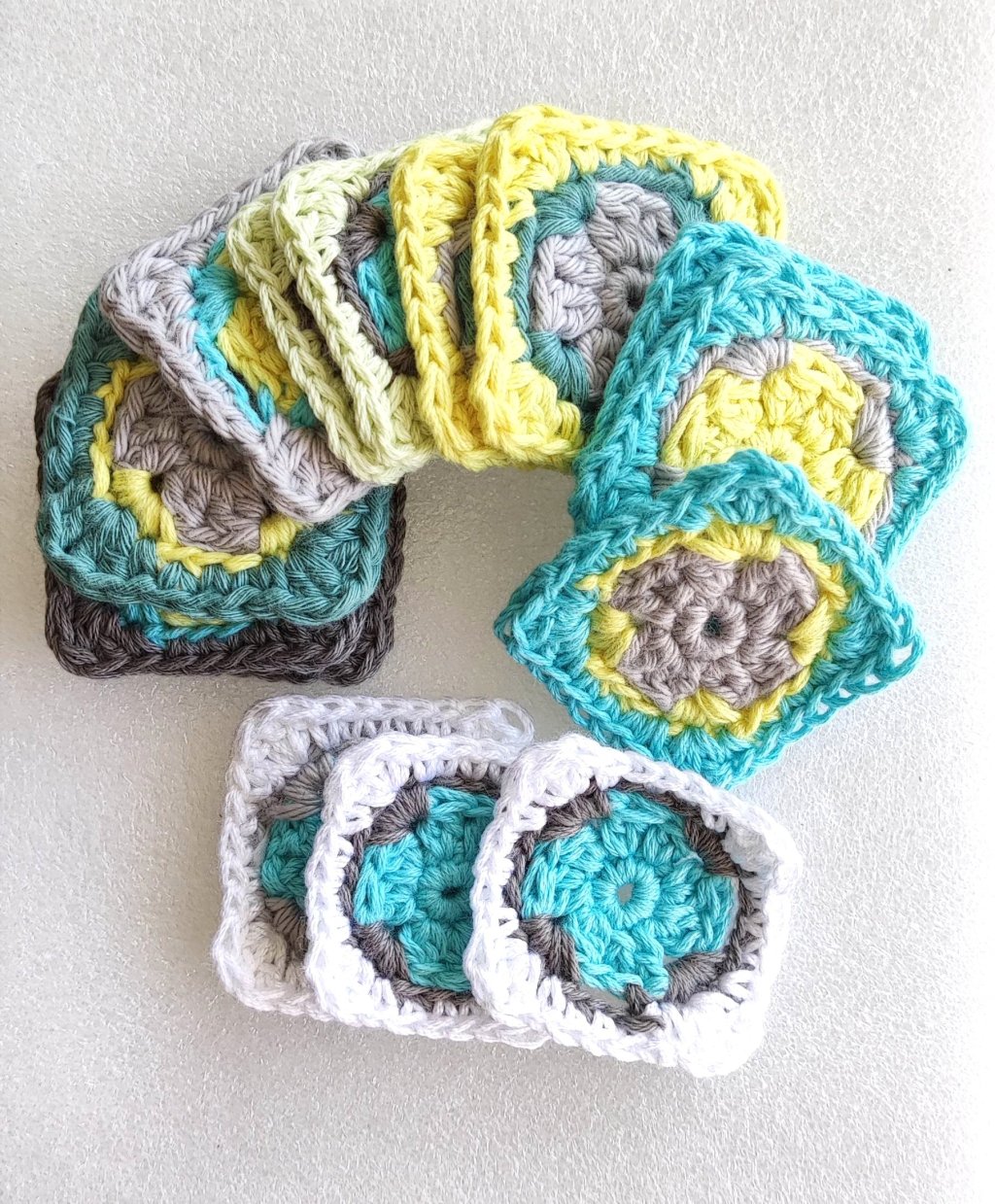 Como hacer pequeños grannys a&nbsp;ganchillo