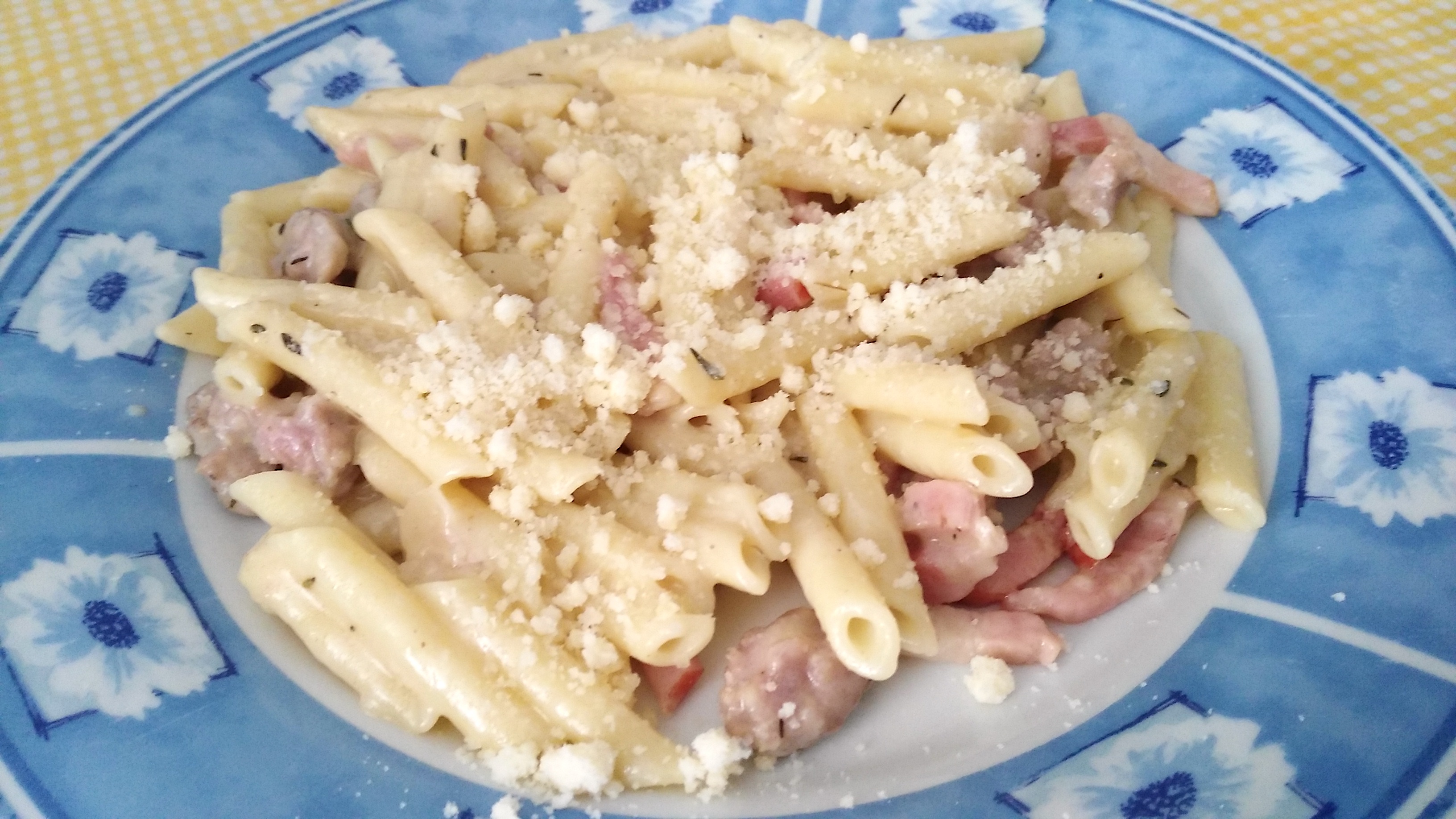 Macarrones con butifarra a la cerveza
