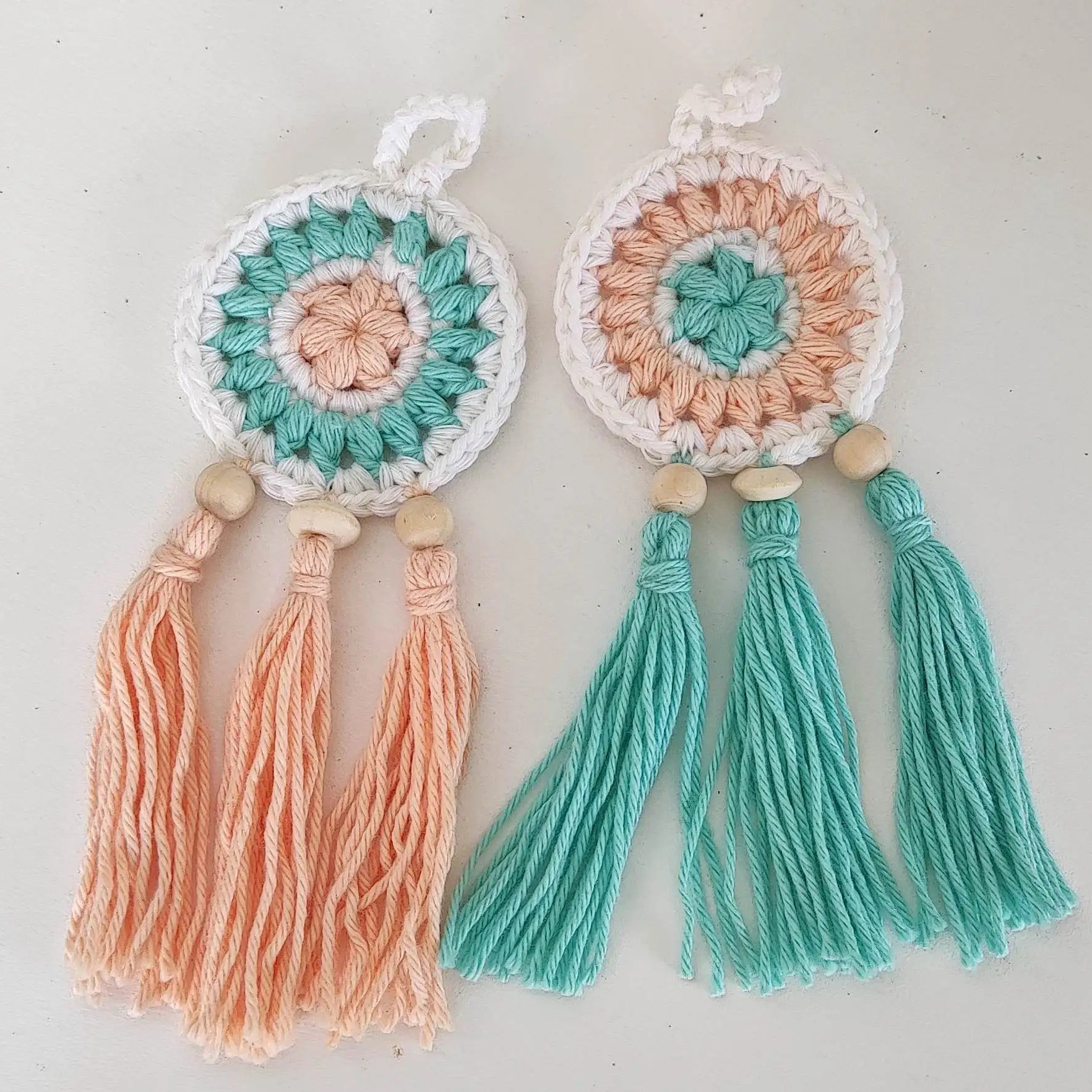 Mini atrapasueños a ganchillo