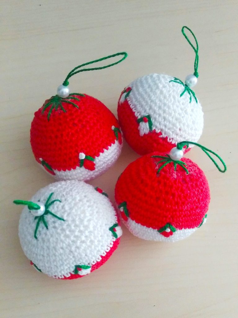 Bolas de navidad tejidas a ganchillo